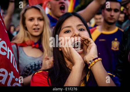 Barcelona, Spanien. 2. Juni 2014.  Eine republikanische Demonstrant ruft Parolen gegen die spanische Monarchie in Barcelona Credit: Matthi/Alamy Live-Nachrichten Stockfoto