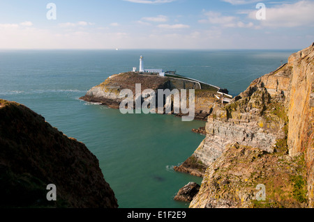 Der Leuchtturm am South Stack, Anglessey, Nordwales. Februar. Stockfoto