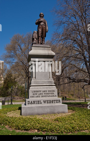 Eine Bronzestatue von Daniel Webster 72nd Street in Central Park in New York City. Stockfoto