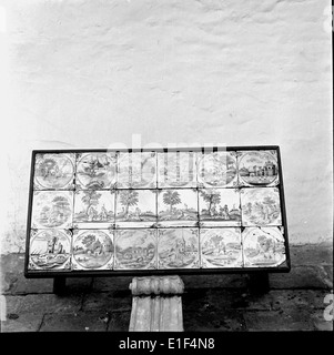 Coleção Monteiro Gomes in Sintra, Portugal, ist eine Privatsammlung mit einer Vielzahl von Azulejos und Kunstwerken von João Miguel dos Santos Simões, die das kulturelle und künstlerische Erbe der Region widerspiegeln. Stockfoto