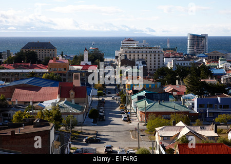 Blick über die Stadt von la Cruz Aussichtspunkt in Punta Arenas, Chile Stockfoto