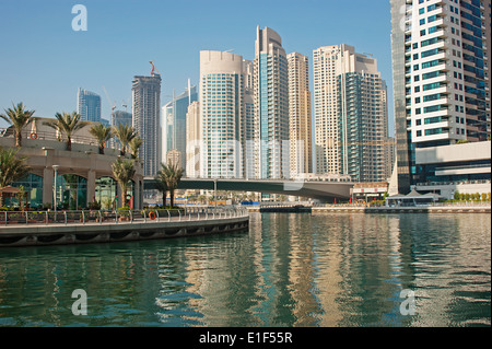 Dubai Marina bei Sonnenuntergang Stockfoto