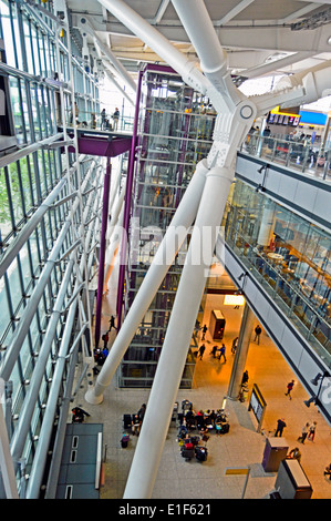 Blick auf Terminal 5 am Flughafen Heathrow, London Borough of Hillingdon, London, England, United Kingdom Stockfoto