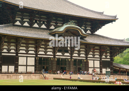 Todai-Ji-Tempel in Nara Japan beherbergt die größte Bronzestatue des Buddha Vairocana Daibutsu 大仏 Stockfoto