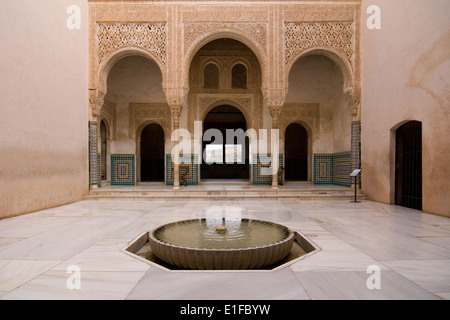 Patio del Mexuar (Gericht der Ratssaal) in La Alhambra, Granada, Spanien. Stockfoto