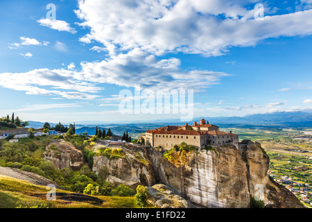 St Stefan Monastery in Meteora Felsen, was bedeutet "aufgeschoben" in Luft in Trikala, Griechenland Stockfoto