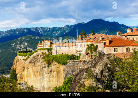 St Stefan Monastery in Meteora Felsen, was bedeutet "aufgeschoben" in Luft in Trikala, Griechenland Stockfoto