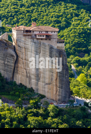Roussanou Kloster in Meteora Felsen, was bedeutet "aufgeschoben" in Luft in Trikala, Griechenland Stockfoto