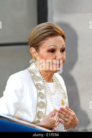 Ehemalige persische Kaiserin Farah Diba-Pahlavi kommt für die Bernadotte Art Awards 2014 im Grand Hotel in Stockholm, 2. Juni 2014. Foto: Albert Nieboer / /dpa - kein Draht-Dienst - Stockfoto