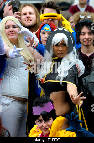 London, England, Vereinigtes Königreich. X-Men: Days of Future vorbei Cosplay Guinness Weltrekordversuch am Leicester Square. 12. Mai 2014 Stockfoto