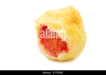 Knödel mit Pflaumen, isoliert auf weiss Stockfoto