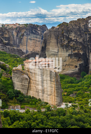 Roussanou Kloster in Meteora Felsen, was bedeutet "aufgeschoben" in Luft in Trikala, Griechenland Stockfoto