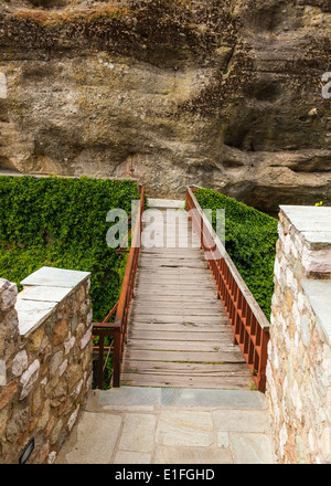 Typische Holzbrücke Varlaam Kloster Meteora Kalambaka, Griechenland Stockfoto