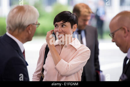 Brüssel, Belgien. 3. Juni 2014. Norwegische Minister für Verteidigung Ine Marie Eriksen Soreide kommt für das Treffen der NATO-Verteidigungsminister in Brüssel, Belgien, 3. Juni 2014. Die Verteidigungsminister der 28 Mitgliedsstaaten der NATO diskutieren eine stärkere militärische Präsenz in den osteuropäischen Mitgliedstaaten vor dem Hintergrund der aktuellen Krise in der Ukraine. Foto: BERND VON JUTRCZENKA/DPA/Alamy Live-Nachrichten Stockfoto