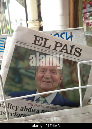 London UK. 3. Juni 2014. Spanische Zeitung El Pais mit einer Titelseite zeigt König Juan Carlos von Spanien, wer hat den Thron verzichtet, nach 39 Jahren und wird von seinem Sohn Prinz Felipe von Spanien Kredit gelungen sein: Amer Ghazzal/Alamy Live-Nachrichten Stockfoto