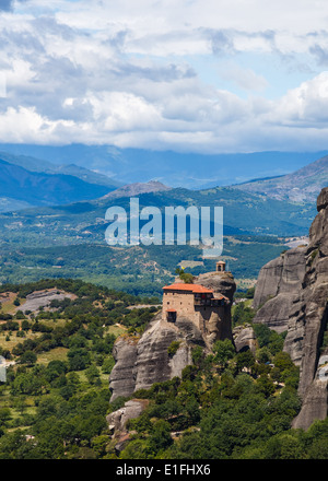 St Nikolaos Anapafsas Monastery in Meteora Felsen, was bedeutet "aufgeschoben" in Luft in Trikala, Griechenland Stockfoto