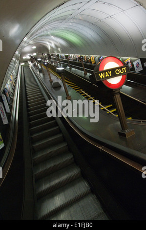 Rolltreppe an Str. Johns Holz Station auf der Londoner U-Bahn, England UK Stockfoto