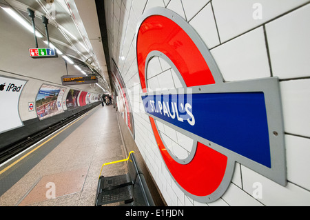 St. Pauls-Station auf der Londoner U-Bahn, England UK Stockfoto