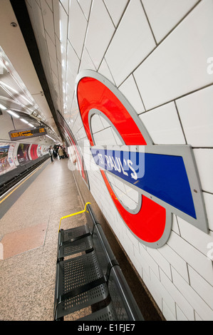 St. Pauls-Station auf der Londoner U-Bahn, England UK Stockfoto