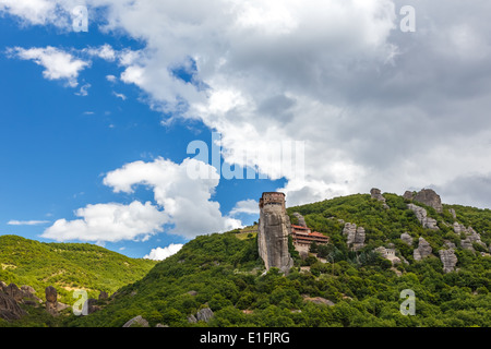 Roussanou Kloster in Meteora Felsen, was bedeutet "aufgeschoben" in Luft in Trikala, Griechenland Stockfoto