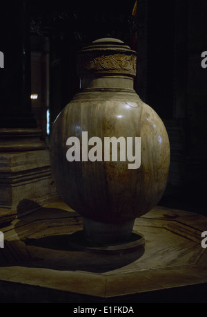 Turkei. Istanbul. Hagia Sophia. Im Inneren. Alabaster Urne. Stockfoto