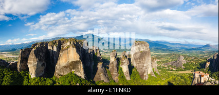 St Nikolaos Anapafsas Monastery in Meteora Felsen, was bedeutet "aufgeschoben" in Luft in Trikala, Griechenland Stockfoto