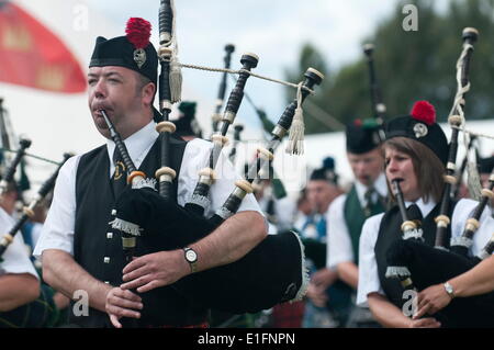 Pipers von der Dufftown und District Pipe Band, Abernethy Highland Games statt in Nethy Bridge Inverness-Shire, Schottland, UK Stockfoto