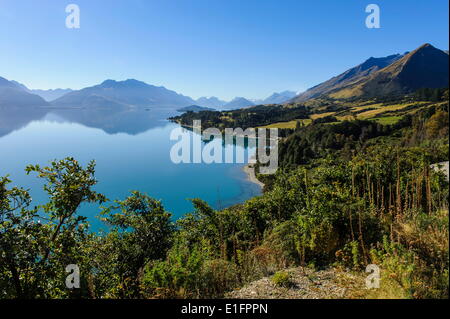 Türkisfarbenen Wasser des Lake Wakatipu, rund um Queenstown, Otago, Südinsel, Neuseeland, Pazifik Stockfoto