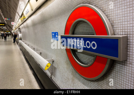 Waterloo unterirdische Station Zeichen, London, UK Stockfoto