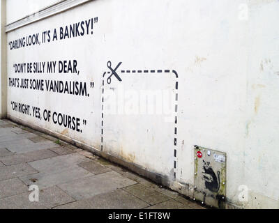 Whymark Avenue, London UK, 3. Juni 2014. Ein Stück der Straßenkunst die Hochladefunktion Banksy an der Wand eines Poundland Shop auf Whymark Avenue im Bereich Turnpike Lane der Tottenham, in der gleichen erschienen ist dieser Ort das Banksy Stück "Sklavenarbeit" erschien im letzten Jahr. Das ursprüngliche Bild eines Kindes machen Union Jack Bunting erschien im Mai 2013 und etwas Kontroverse verursacht, als es wurde entfernt und auf einer Online-Auktions-Website in den USA. Es ist unklar, ob das neue Stück von Banksy oder nicht ist. Bildnachweis: Patricia Phillips/Alamy Live-Nachrichten Stockfoto