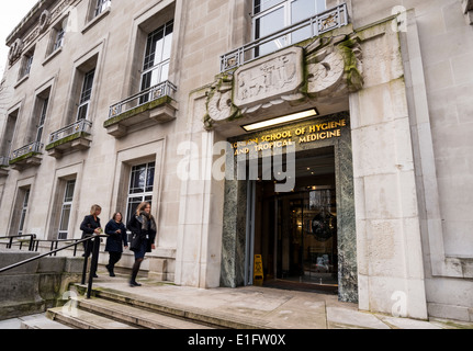 Der Haupteingang zur London School of Hygiene and Tropical Medicine in London, Großbritannien Stockfoto