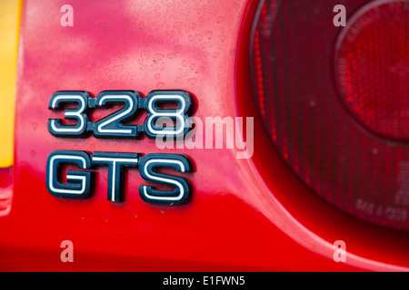 Ferrari 328 GTS-Logo auf der Rückseite des Autos Stockfoto