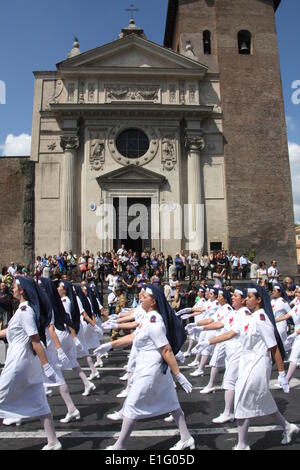 Rom, Italien 2. Juni 2014 Militärpersonal marschieren am 2. Juni Republik Day parade in Rom Italien © Gari Wyn Williams/Alam Stockfoto