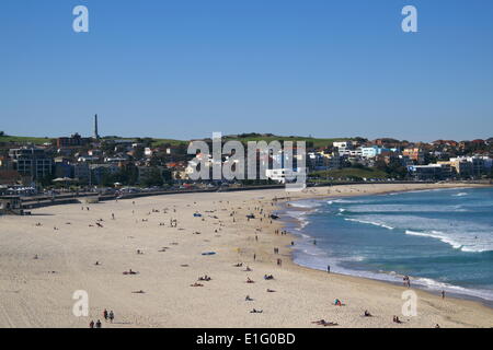 Bondi Beach, Sydney, Australien. 3. Juni 2014. Sydney nach wie vor über dem durchschnittlichen Temperaturen mit den Stränden noch damit beschäftigt, im Winter, Dienstag, 3. Juni 2014 Credit: Martin Beere/Alamy Live News Stockfoto