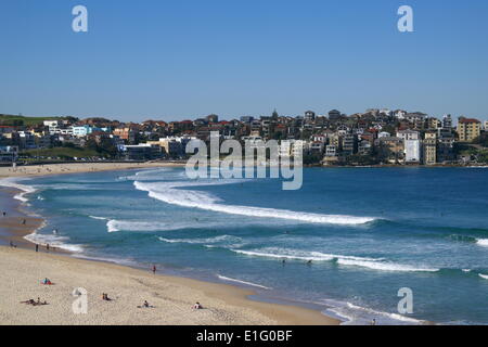 Bondi Beach, Sydney, Australien. 3. Juni 2014. Sydney nach wie vor über dem durchschnittlichen Temperaturen mit den Stränden noch damit beschäftigt, im Winter, Dienstag, 3. Juni 2014 Credit: Martin Beere/Alamy Live News Stockfoto