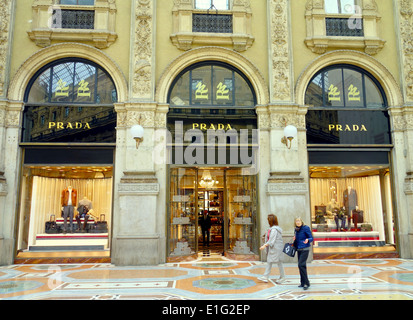 Prada-Geschäft in der Galleria Vittorio Emanuele in Mailand, Italien Stockfoto