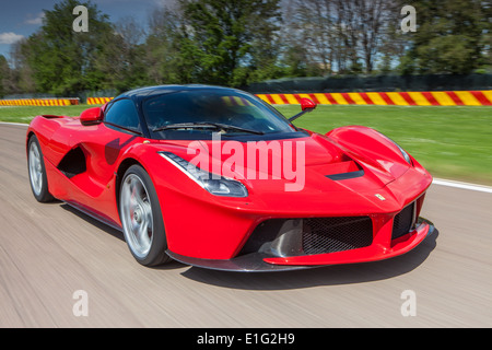 LaFerrari Hybrid-Supersportwagen auf Ferrari-Teststrecke Maranello-Italien Stockfoto