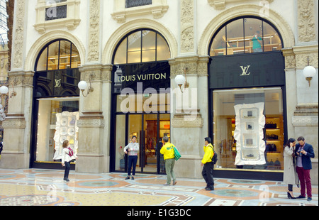 Louis Vuitton-Store in der Galleria Vittorio Emanuele in Mailand, Italien Stockfoto