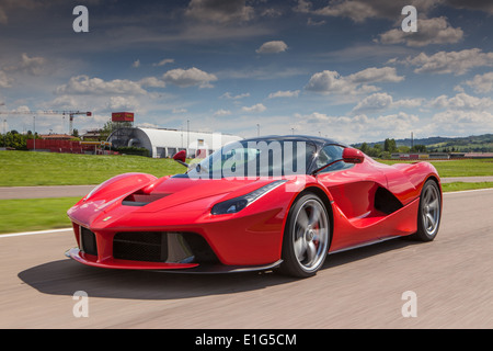 LaFerrari Hybrid-Supersportwagen auf Ferrari-Teststrecke Maranello-Italien Stockfoto