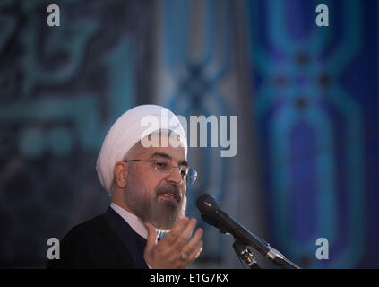 Teheran, Iran. 3. Juni 2014. Der iranische Präsident HASSAN ROUHANI Gesten während des Sprechens im Rahmen einer Feierstunde anlässlich der Todestag des Irans spät Führer Ayatollah RUHOLLAH KHOMEINI in Khomeinis Grab im Friedhof Behesht Zahra in südlichen Teheran. (Credit: Credit: Morteza Nikoubazl/ZUMAPRESS.com/Alamy Live-Nachrichten) Stockfoto