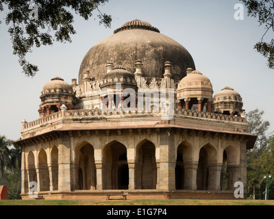 Indien, New Delhi, Lodhi Gärten, Grab von Muhammad Shah Sayyid, mit erhöhten chhatris Stockfoto