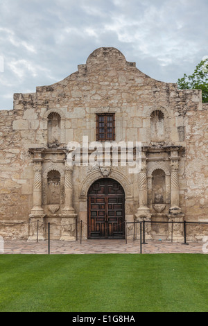 The Alamo, Ort der berühmten Schlacht um Texas Unabhängigkeit von Mexiko, in der Innenstadt von San Antonio, Texas. Stockfoto