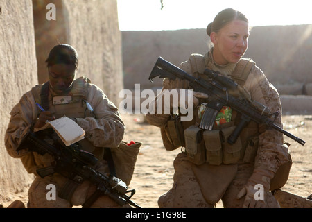 US-Marines die weibliche Engagement Team (FET) befestigt, Foxtrott Company, 2. Bataillon, 3. Marineregiment Combattimento zugewiesen Stockfoto