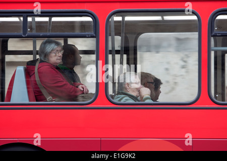 Busfenstern, High Street, Oxford, UK Stockfoto