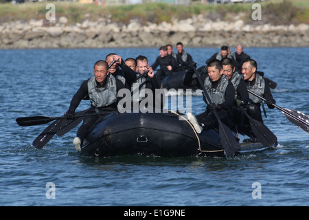 Japan-Ground Self-Defense Force Soldaten mit der westlichen Armee-Infanterie-Regiment und US-Marines mit dem 1st Reconnaissance B Stockfoto