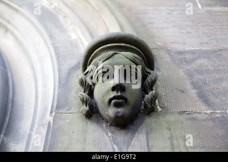 Groteske auf Kirchenmauer in Edinburgh. Stockfoto