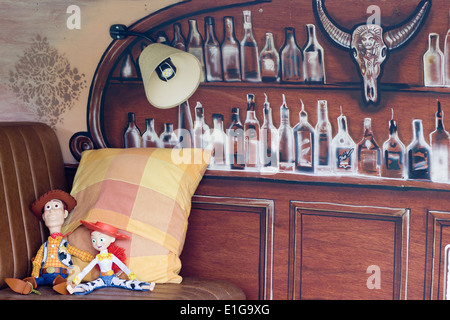 Innerhalb einer Split-Screen Camper van dekoriert im Stil einer Cowboy-Limousine Stockfoto