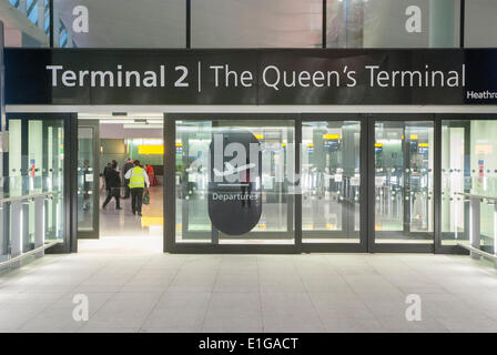 London, UK. 4. Juni 2014. Der Eingang zum Abflugbereich am London Heathrow Terminal 2 "The Queen es Terminal" als es für das Publikum geöffnet, nach einem Umbau £ 2,5 Milliarden. Bildnachweis: Peter Manning/Alamy Live-Nachrichten Stockfoto