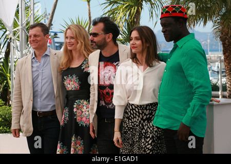 Peter Becker, Maria Bonnevie, Pablo Trapero, Geraldine Pailhas und Moussa Touré in der Foto-Shooting für die Jury Un Certain Regard Stockfoto