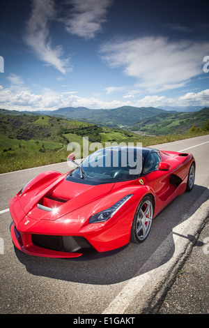 Laferrari hybrid super Auto auf einer Bergstraße in Italien Stockfoto